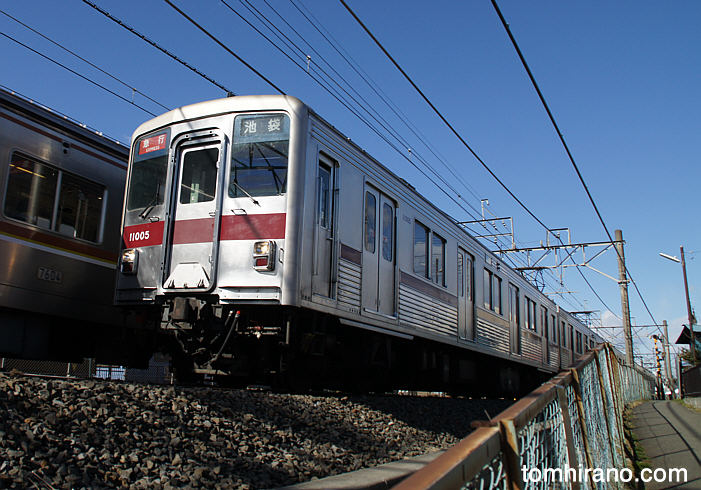 11005F
